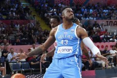 NBA交易窗口：雄鹿与火箭3换1交易传闻发酵